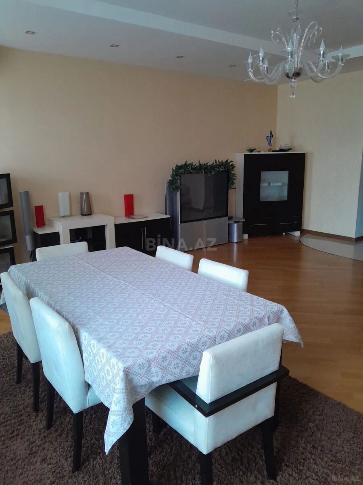 Satılır 3 otaqlı mənzil 175 m²