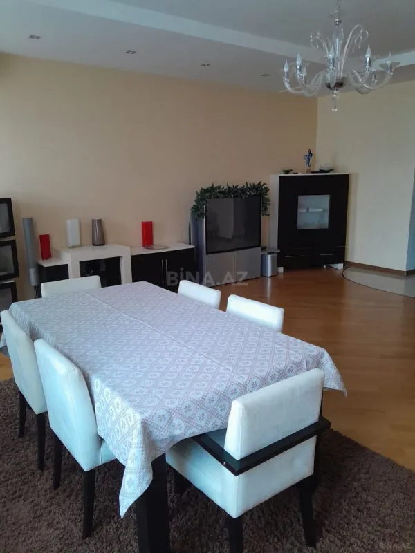 Satılır 3 otaqlı mənzil 175 m²