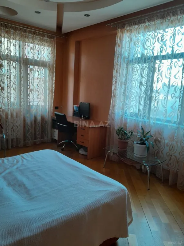 Satılır 3 otaqlı mənzil 175 m²