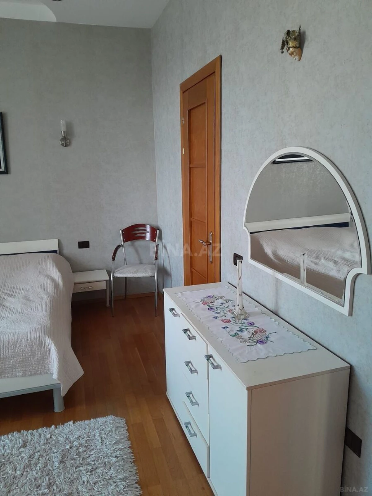 Satılır 3 otaqlı mənzil 175 m²