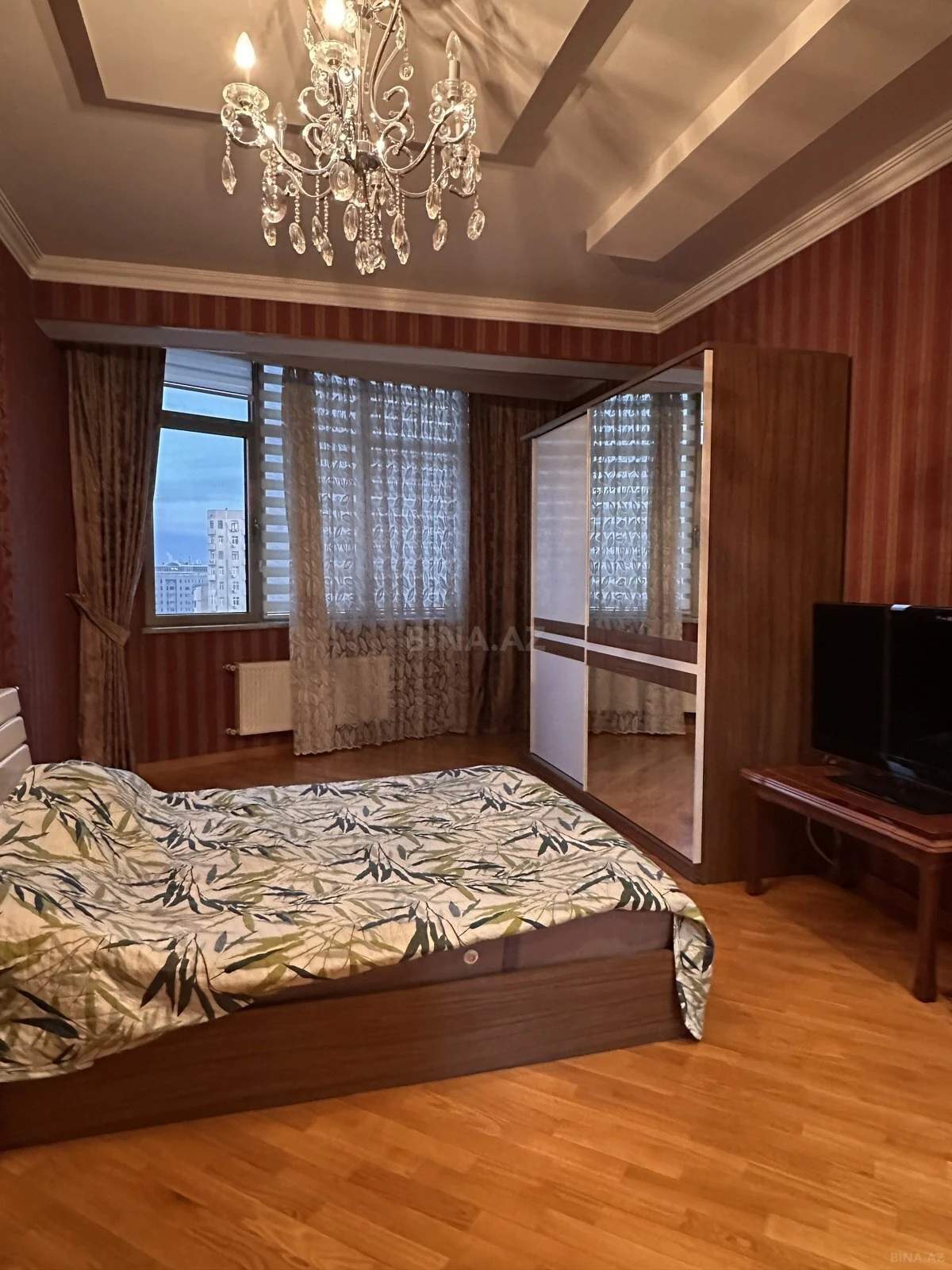Kirayə verilir 4 otaqlı mənzil 170 m²