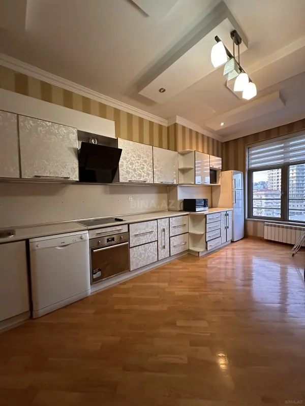 Kirayə verilir 4 otaqlı mənzil 170 m²