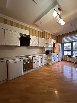 Kirayə verilir 4 otaqlı mənzil 170 m²