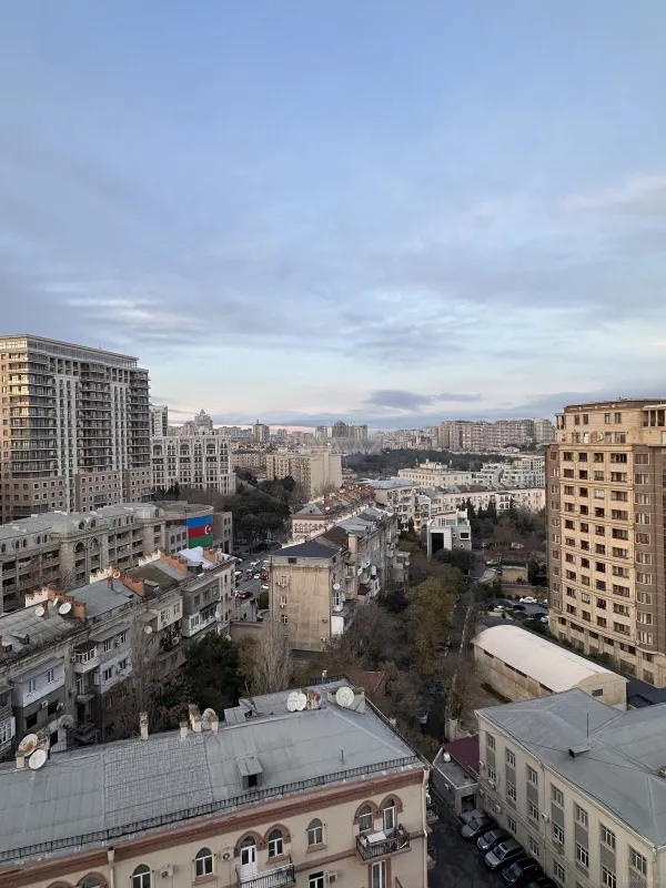 Kirayə verilir 4 otaqlı mənzil 170 m²