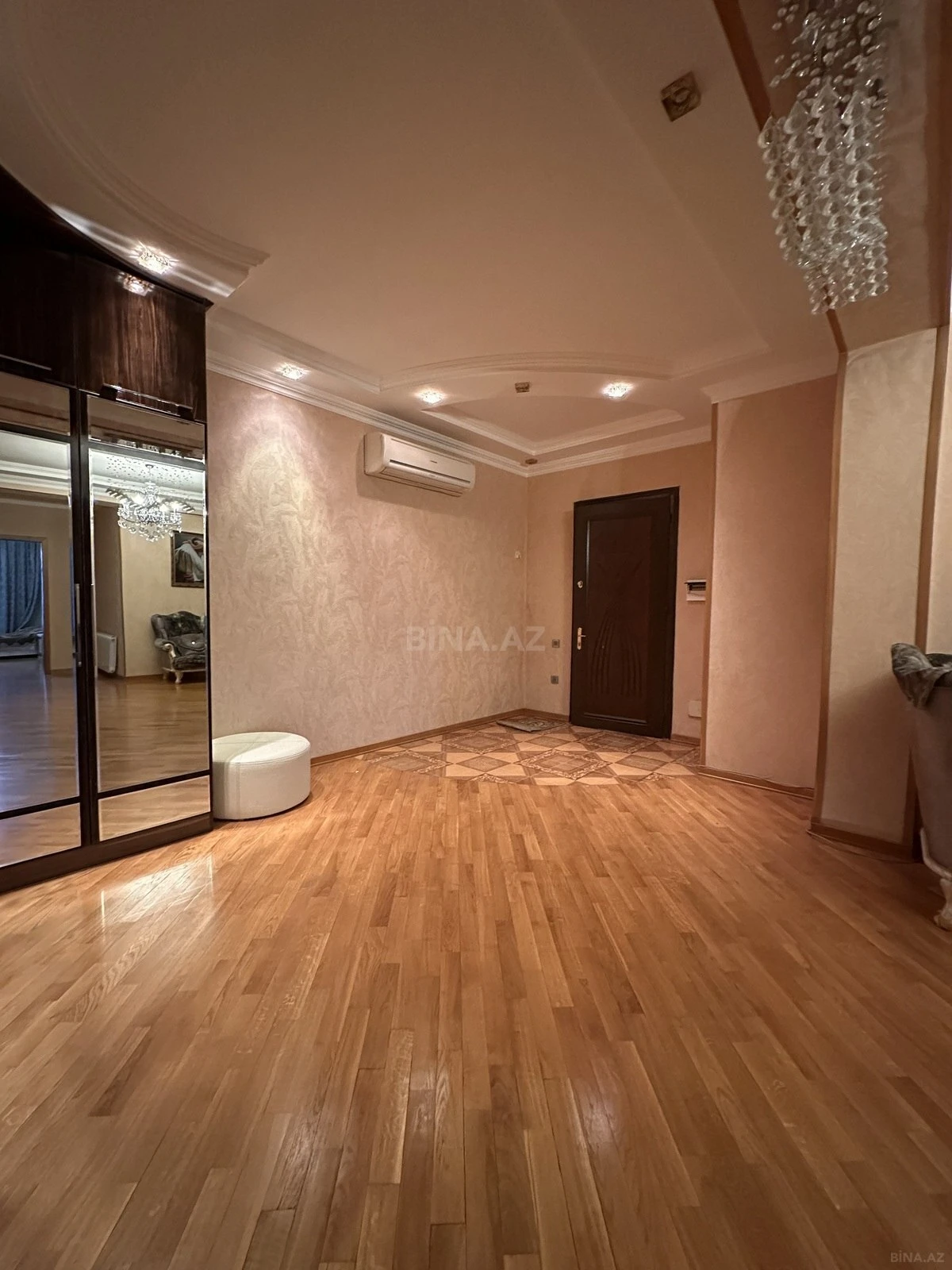 Kirayə verilir 4 otaqlı mənzil 170 m²