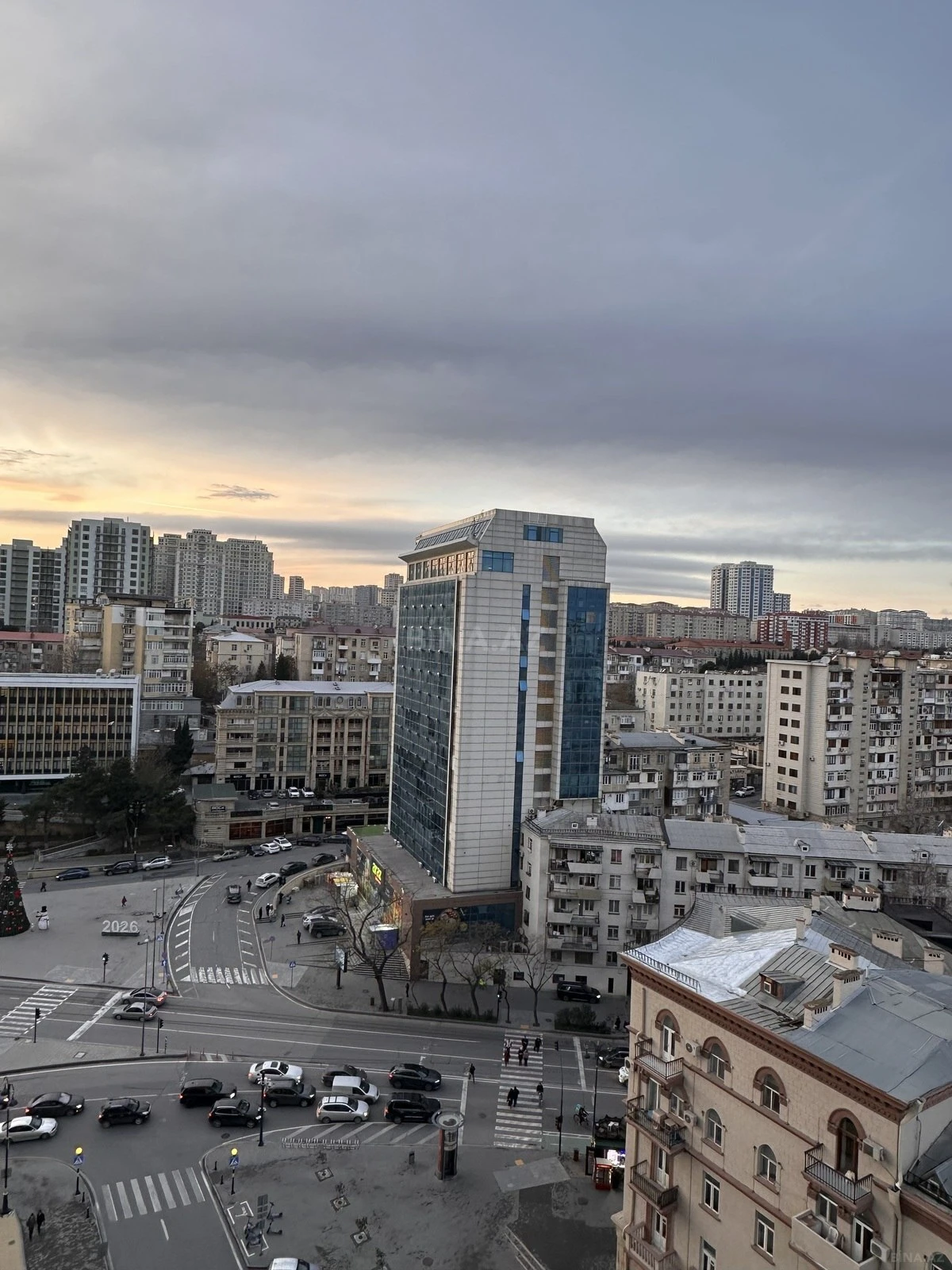 Kirayə verilir 4 otaqlı mənzil 170 m²