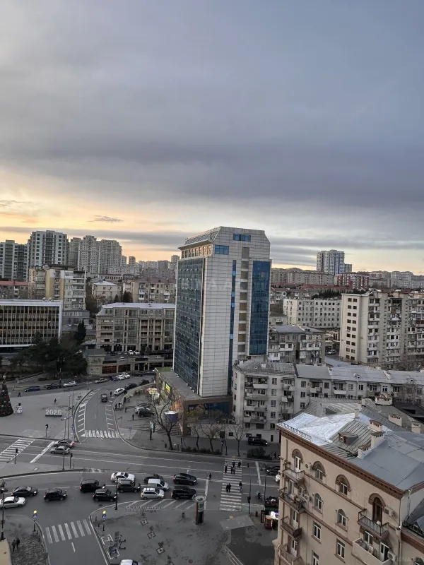 Kirayə verilir 4 otaqlı mənzil 170 m²