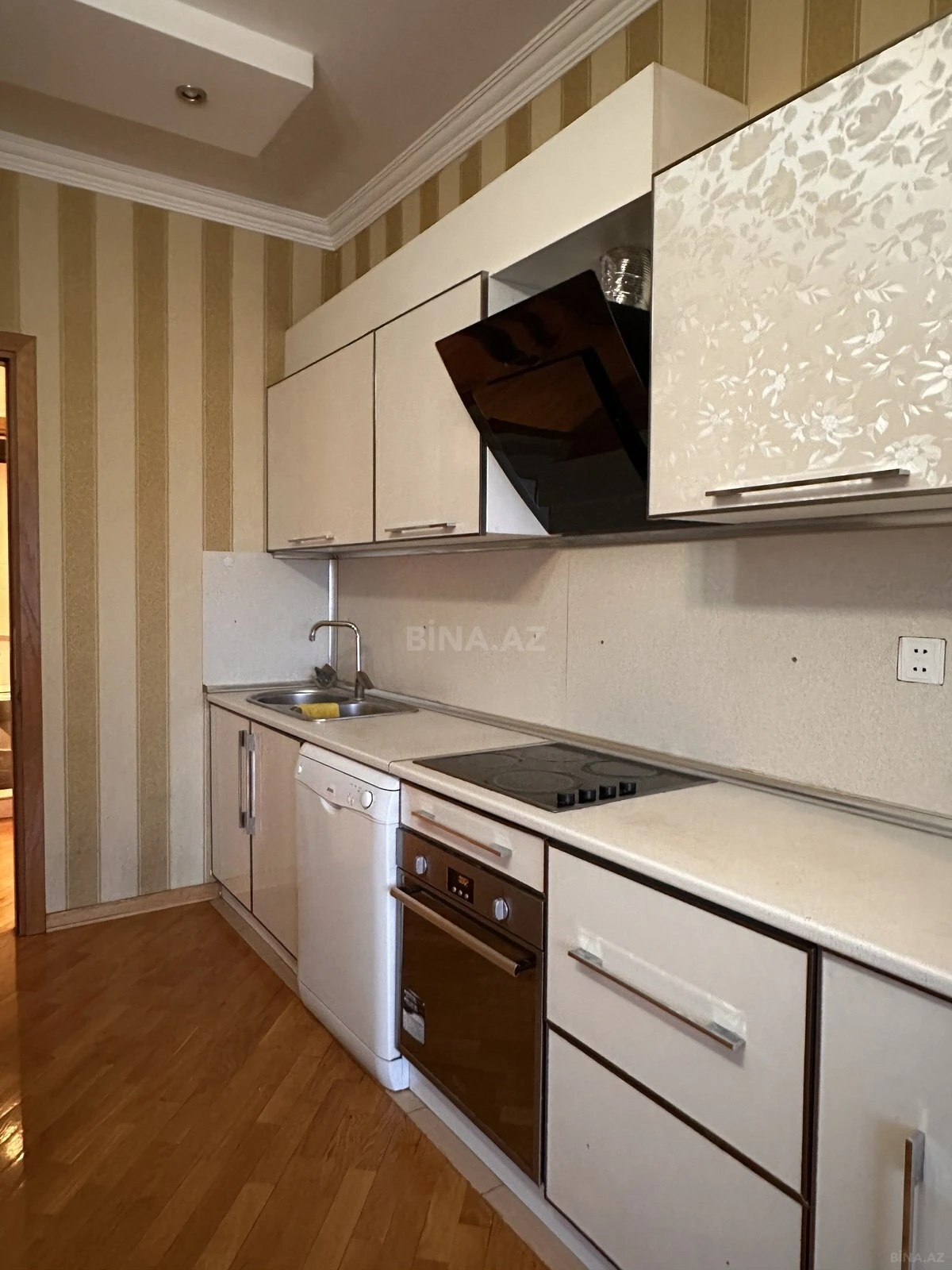 Kirayə verilir 4 otaqlı mənzil 170 m²