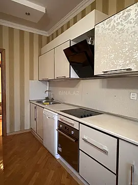Kirayə verilir 4 otaqlı mənzil 170 m²