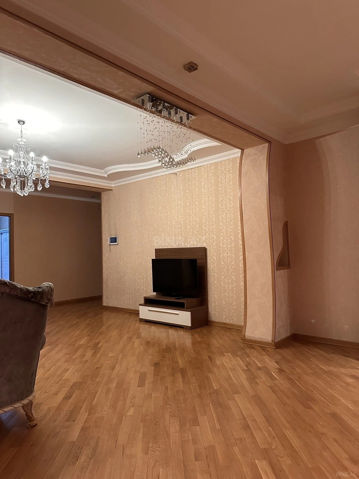 Kirayə verilir 4 otaqlı mənzil 170 m²