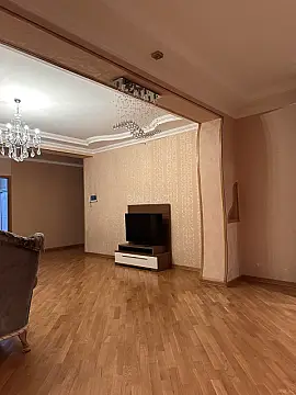 Kirayə verilir 4 otaqlı mənzil 170 m²