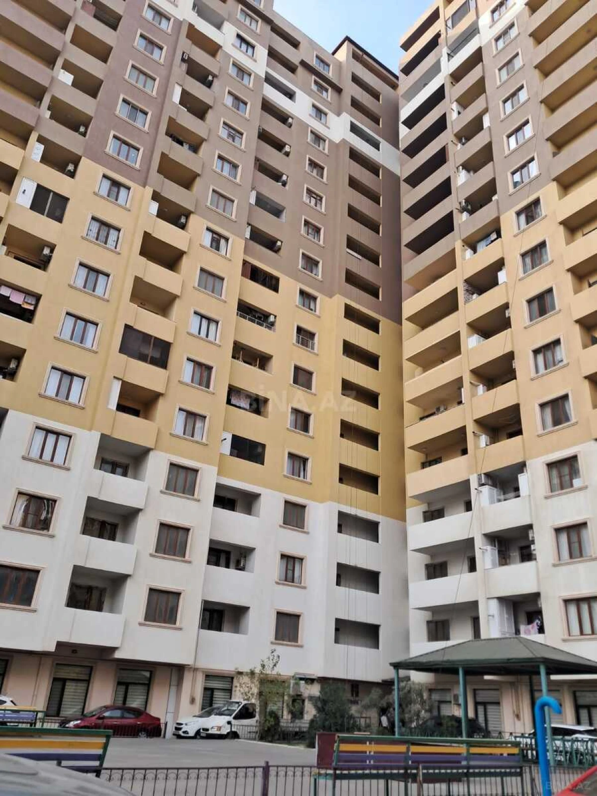 Satılır 2 otaqlı mənzil 67 m²