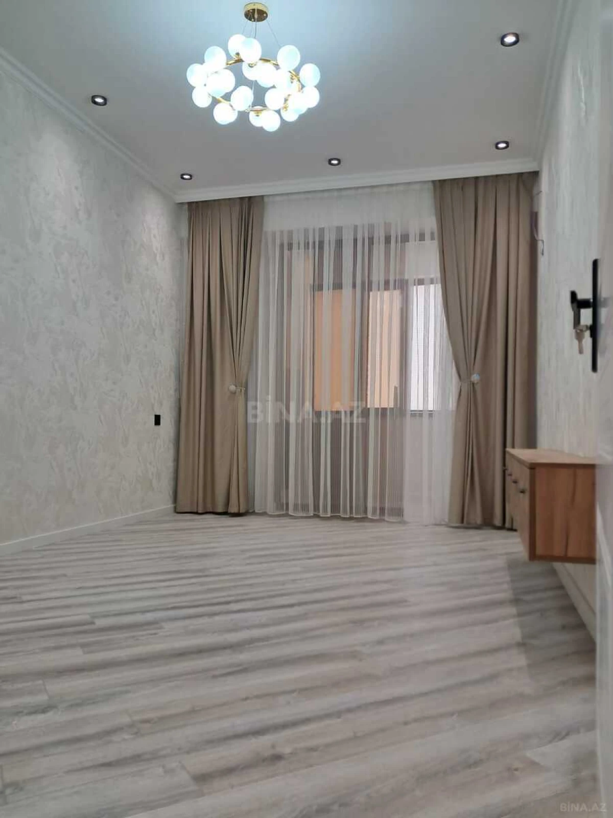 Satılır 2 otaqlı mənzil 67 m²