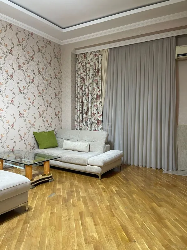 Kirayə verilir 2 otaqlı mənzil 65 m²