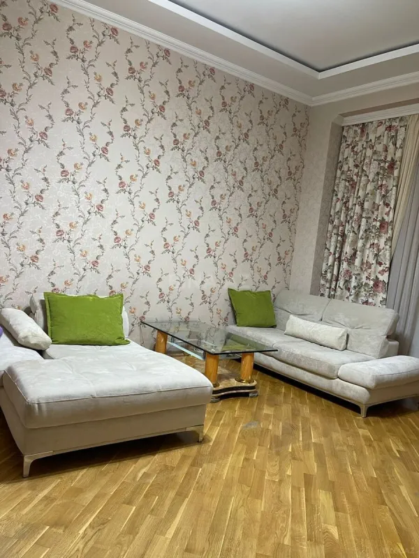 Kirayə verilir 2 otaqlı mənzil 65 m²