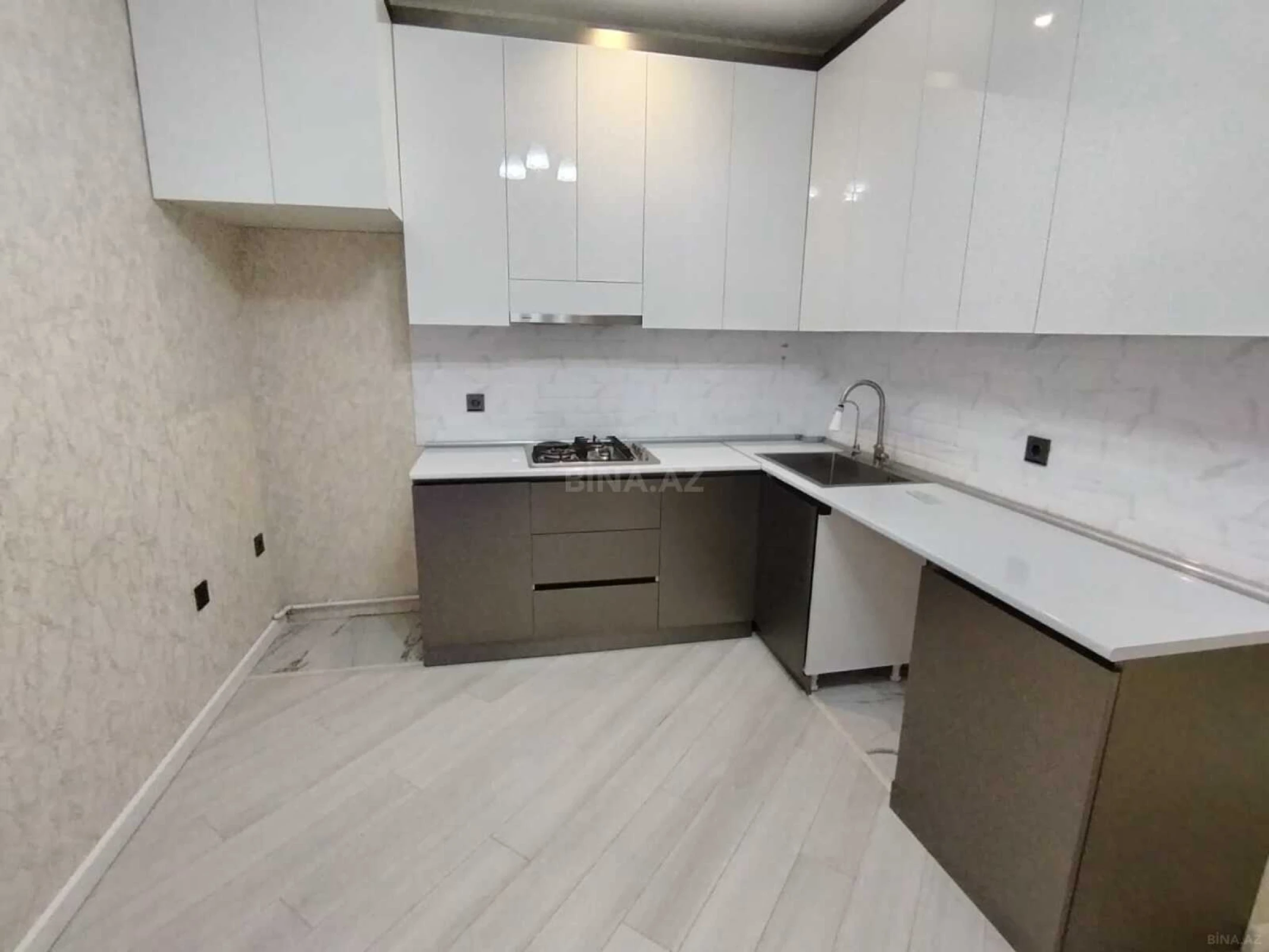 Satılır 2 otaqlı mənzil 65 m²