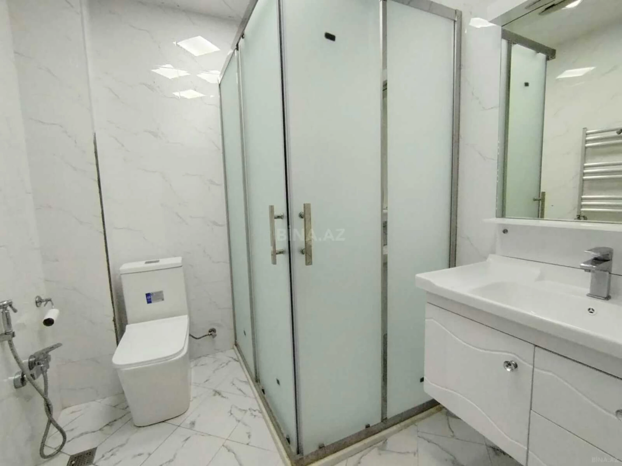 Satılır 2 otaqlı mənzil 65 m²