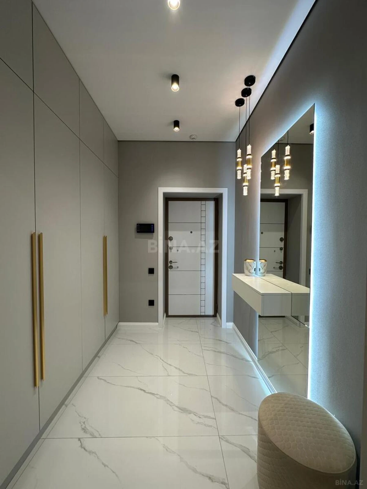 Satılır 3 otaqlı mənzil 110 m²