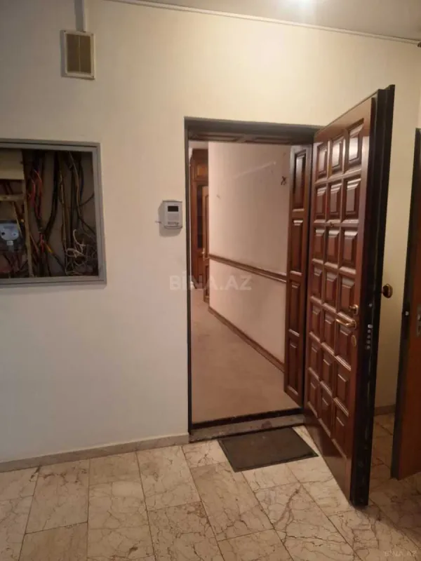 Satılır 5 otaqlı mənzil 275 m²