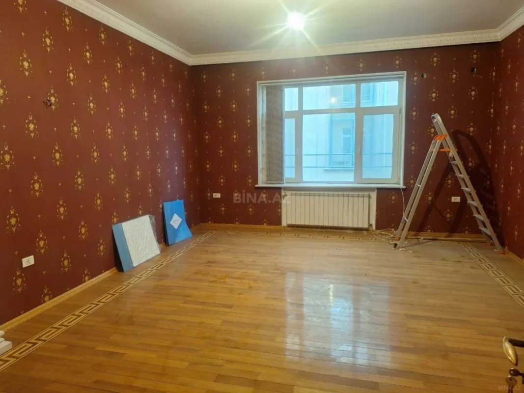 Satılır 5 otaqlı mənzil 275 m²