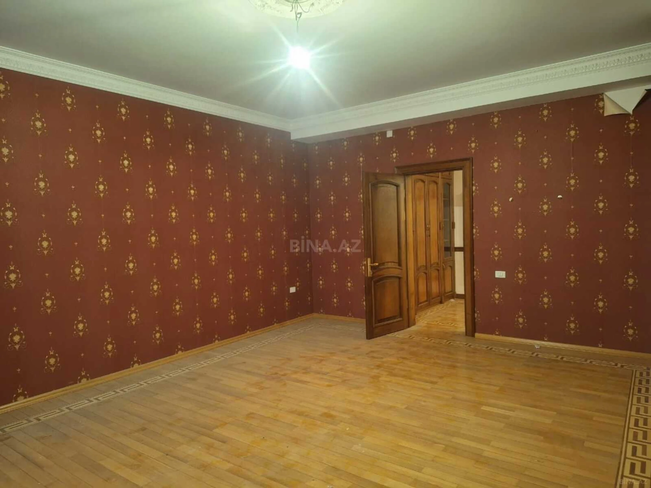 Satılır 5 otaqlı mənzil 275 m²