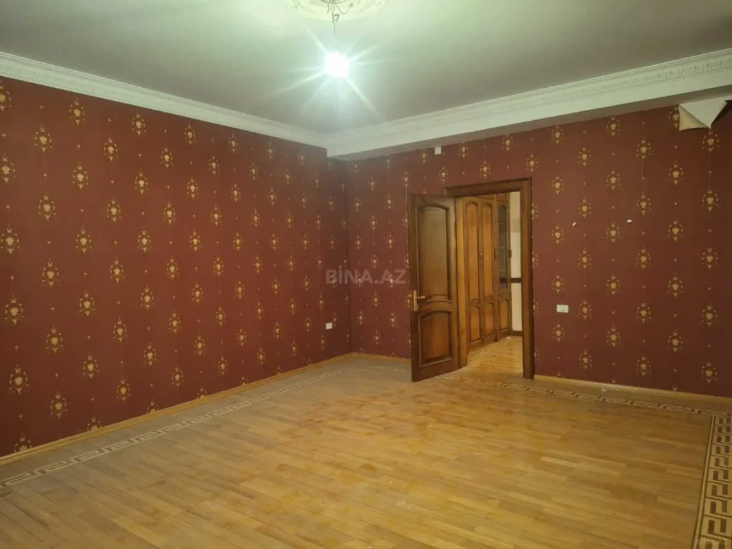 Satılır 5 otaqlı mənzil 275 m²