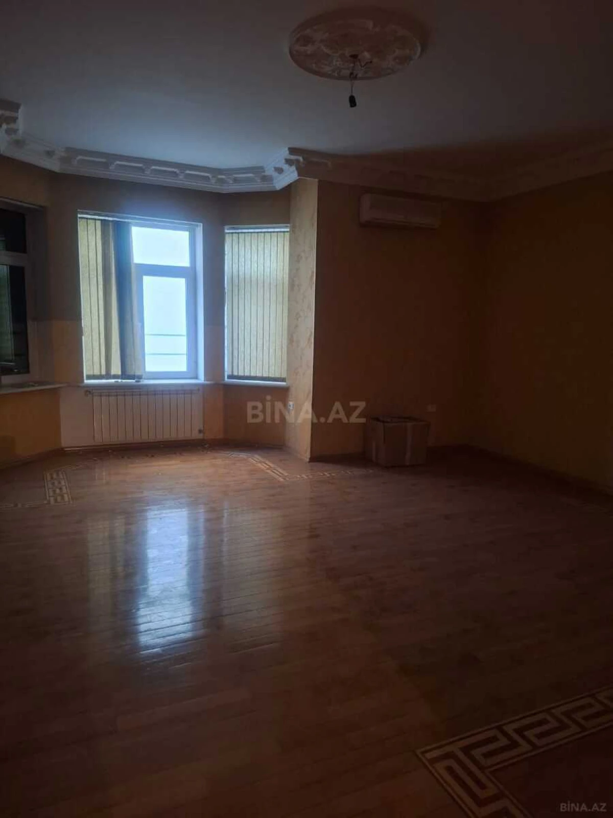 Satılır 5 otaqlı mənzil 275 m²