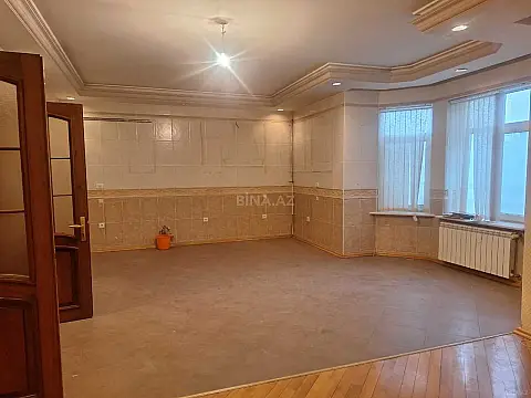 Satılır 5 otaqlı mənzil 275 m²