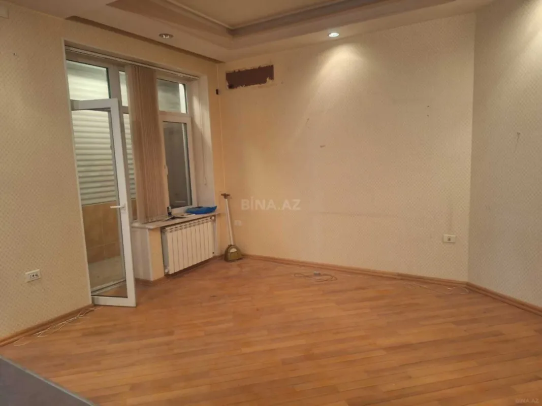 Satılır 5 otaqlı mənzil 275 m²