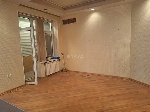 Satılır 5 otaqlı mənzil 275 m²