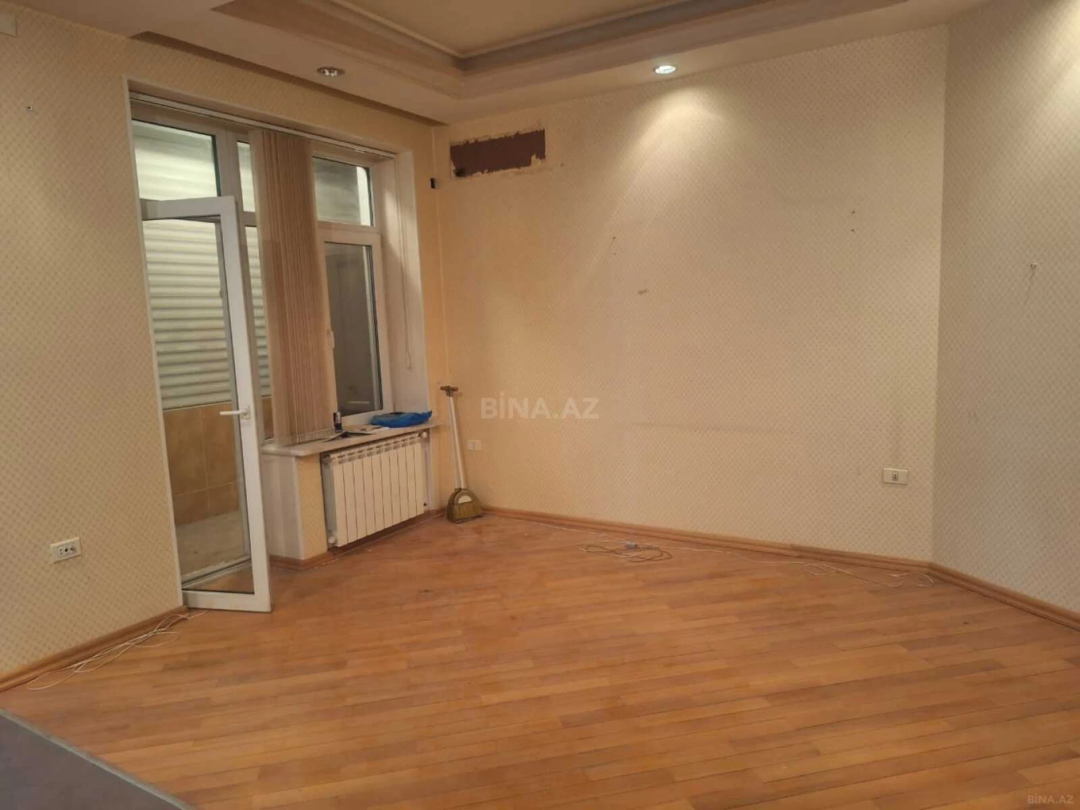 Satılır 5 otaqlı mənzil 275 m²