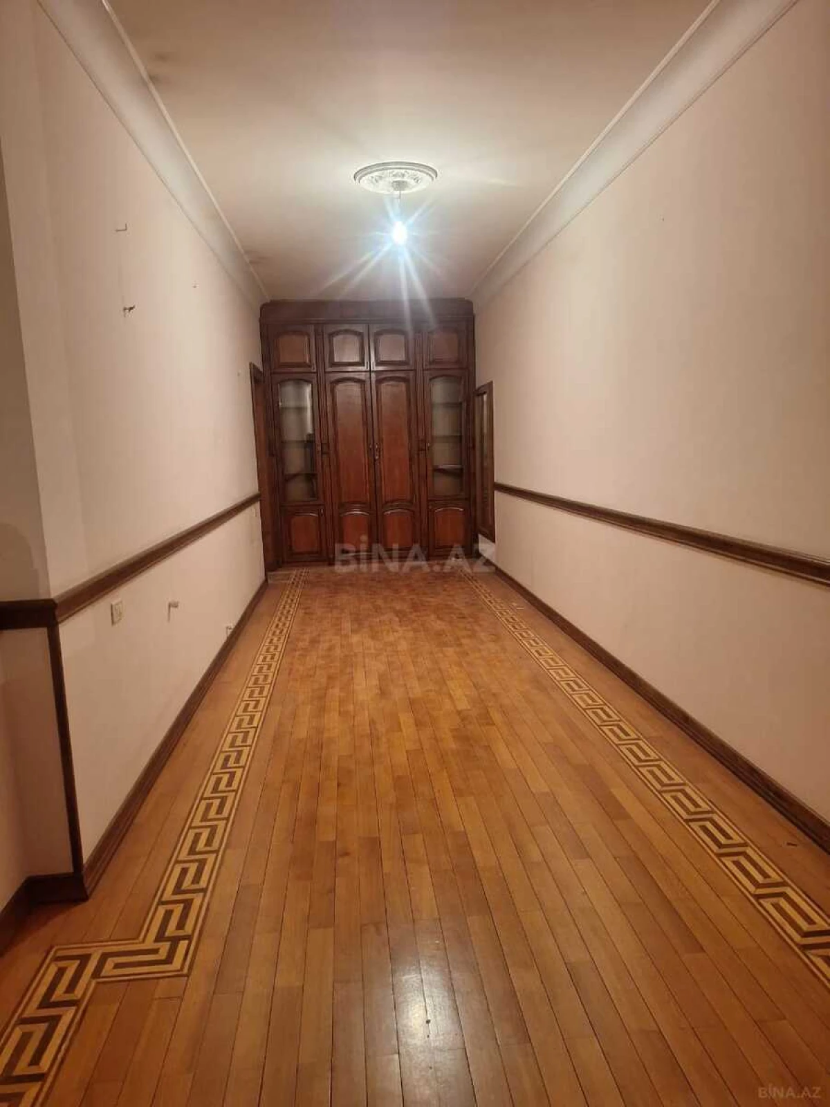 Satılır 5 otaqlı mənzil 275 m²