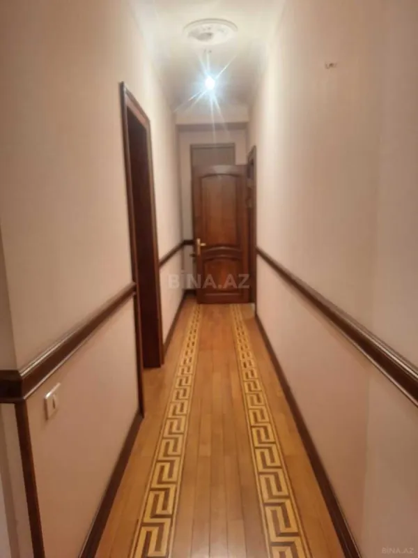 Satılır 5 otaqlı mənzil 275 m²