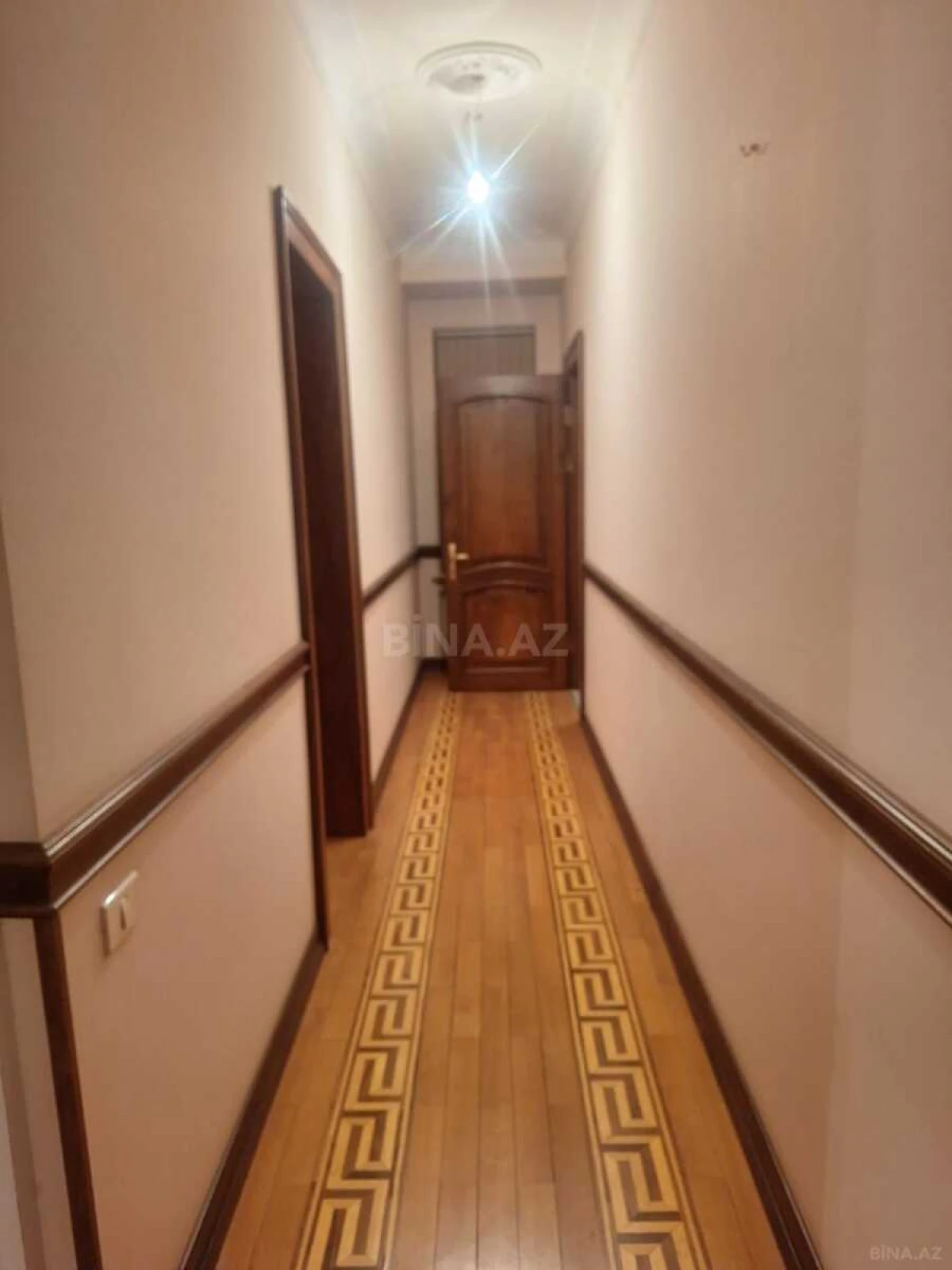 Satılır 5 otaqlı mənzil 275 m²