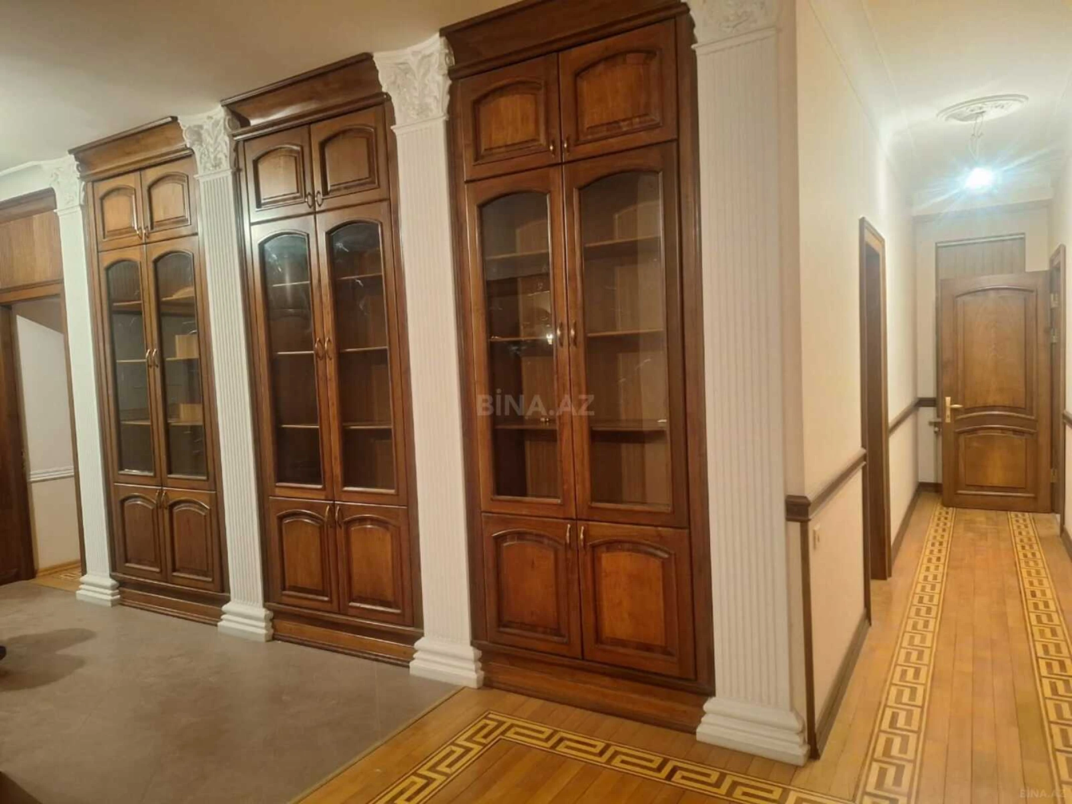 Satılır 5 otaqlı mənzil 275 m²