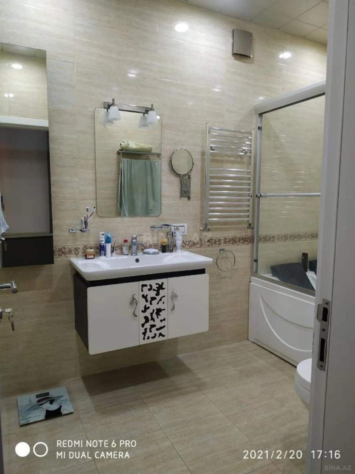Satılır 5 otaqlı mənzil 143 m²