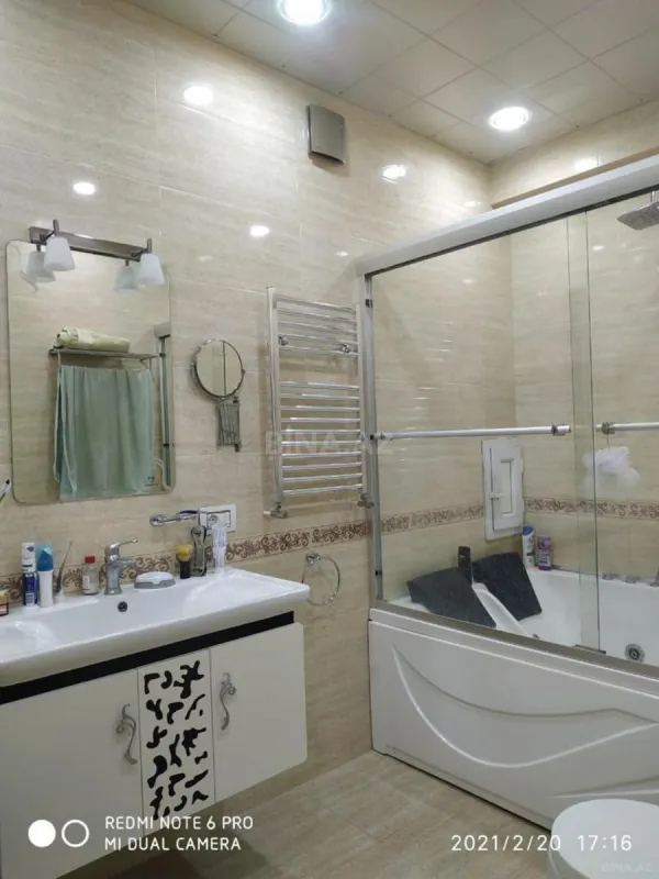 Satılır 5 otaqlı mənzil 143 m²