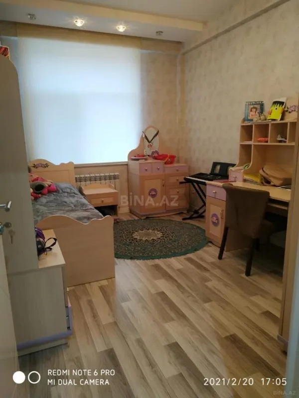 Satılır 5 otaqlı mənzil 143 m²