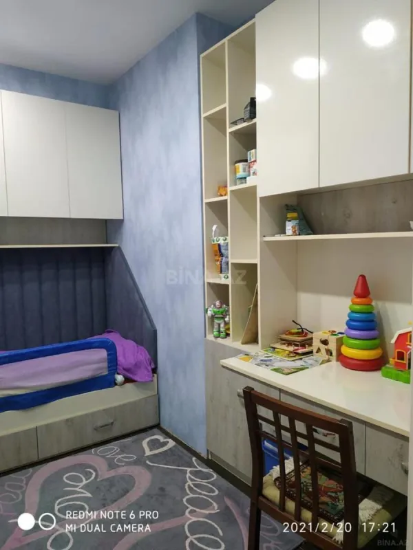 Satılır 5 otaqlı mənzil 143 m²