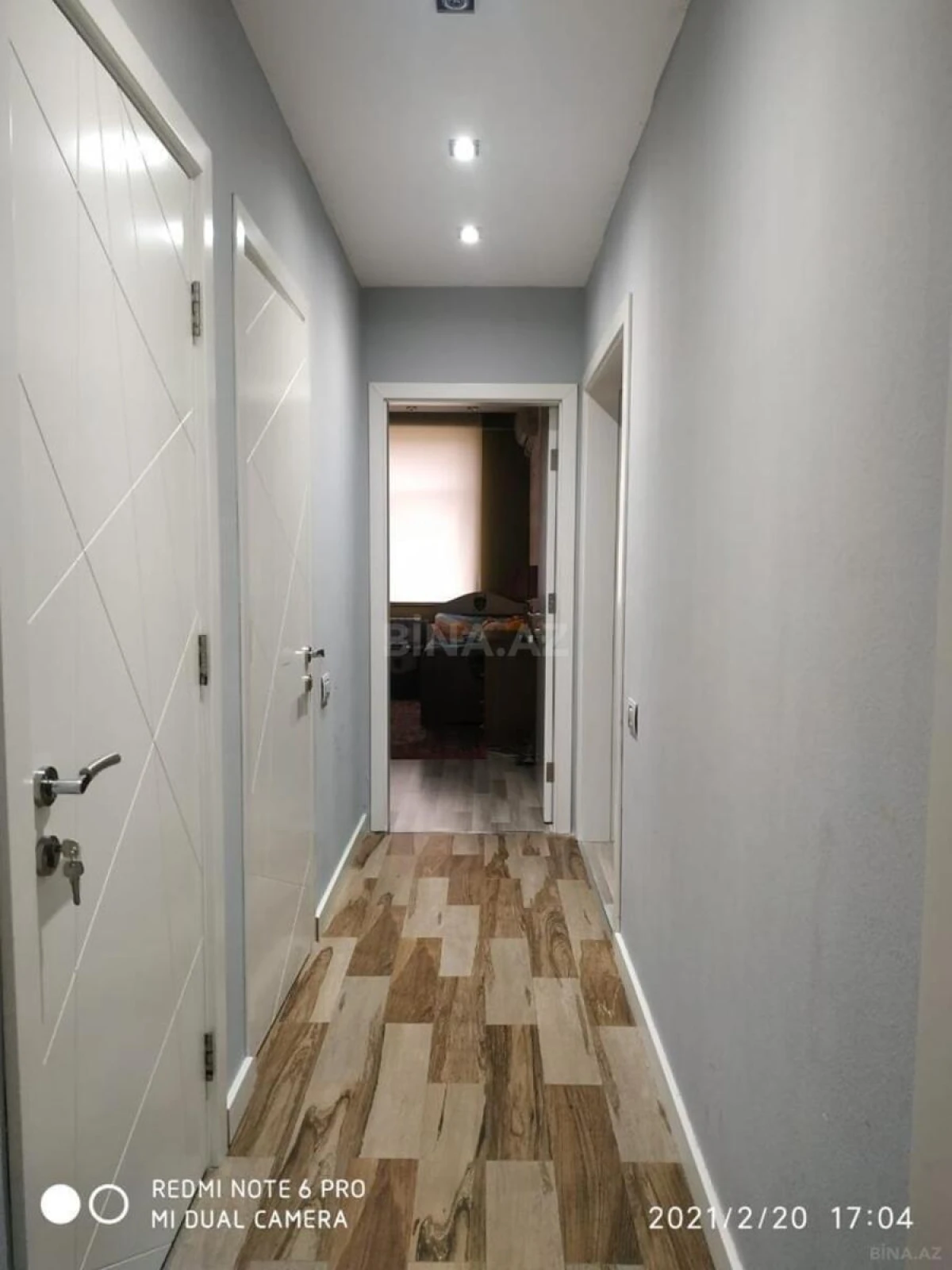 Satılır 5 otaqlı mənzil 143 m²