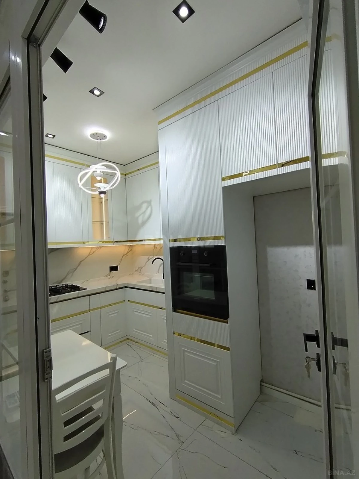 Satılır 3 otaqlı mənzil 104.7 m²