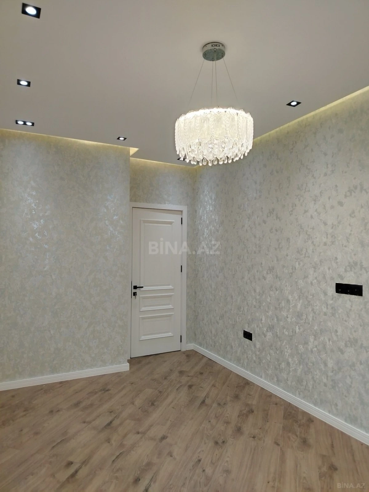 Satılır 3 otaqlı mənzil 104.7 m²
