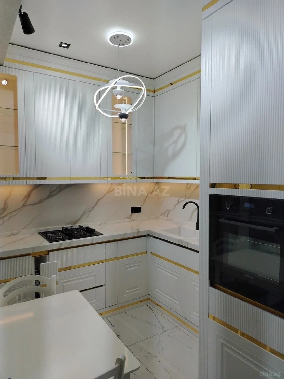 Satılır 3 otaqlı mənzil 104.7 m²