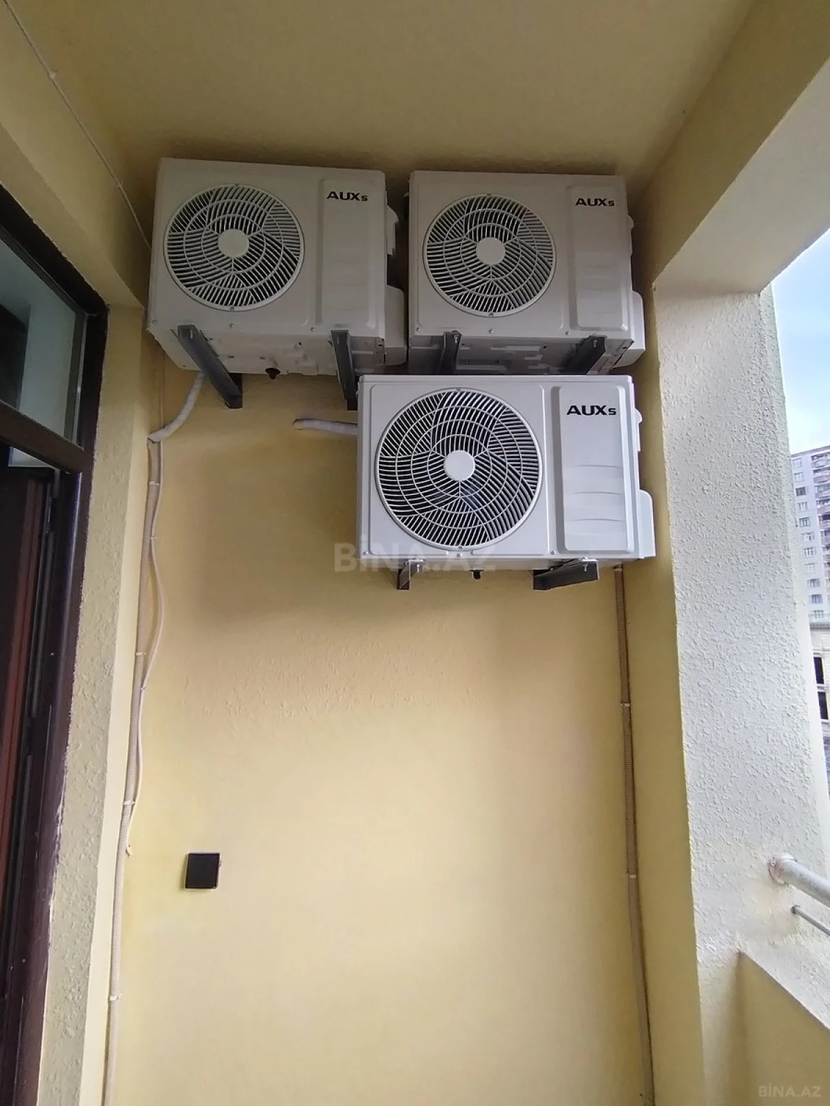 Satılır 3 otaqlı mənzil 104.7 m²