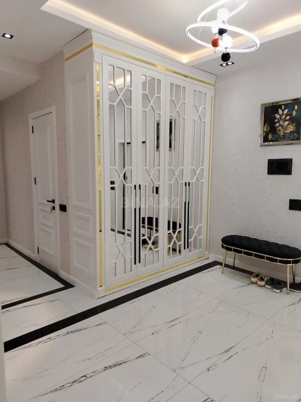 Satılır 3 otaqlı mənzil 104.7 m²