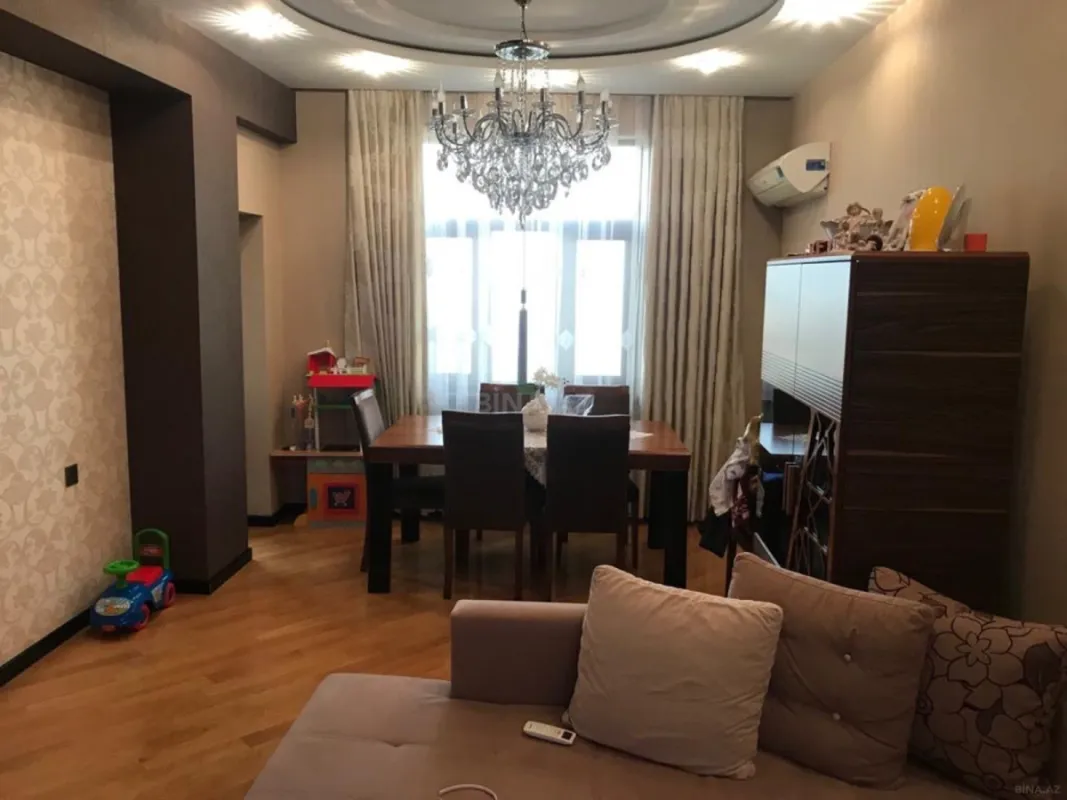 Kirayə verilir 2 otaqlı mənzil 84 m²
