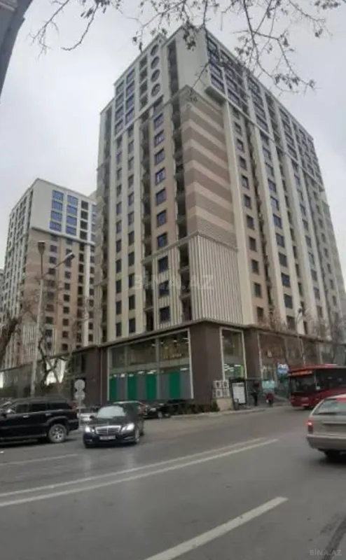 Satılır 5 otaqlı mənzil 233 m²