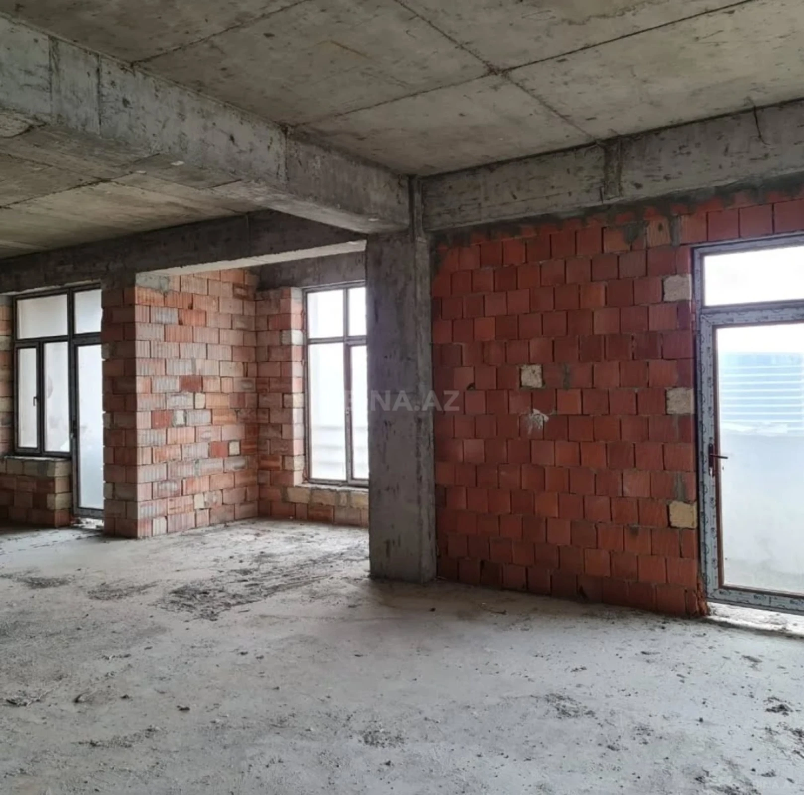Satılır 5 otaqlı mənzil 233 m²