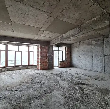 Satılır 5 otaqlı mənzil 233 m²