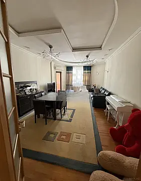 Satılır 3 otaqlı mənzil 150 m²